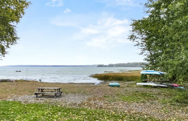 Cozy Colchester Cabin near Lake by RedAwning - Foto 29