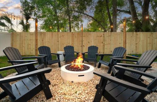 New-Dog Friendly,Hot Tub, Fire-pit, 1 mile to DTWN - Foto 37