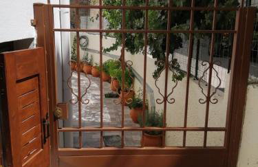 Eleni's Traditional Home with Barbeque - Foto 29