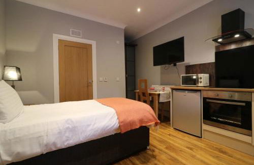 Signature - Linden Cottage Room 2 - Photo 3