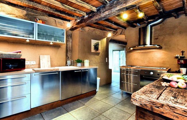 Relaxing Retreat Near Forests - Photo 11