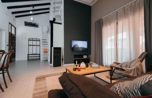 Cozy country home with heated outdoor pool - Photo 30