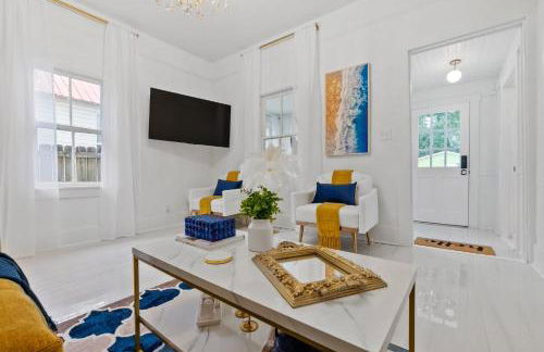 Coco's Cozy Cabana - Hot Tub Walk to Downtown - Foto 10