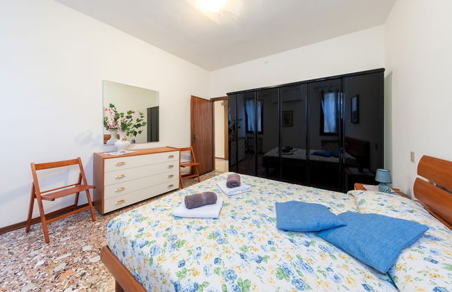 Lovely Canal View - Photo 11