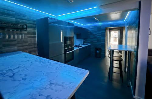 Cozy Hideaway With Hot Tub & Sauna Sleeps 7 - Foto 100