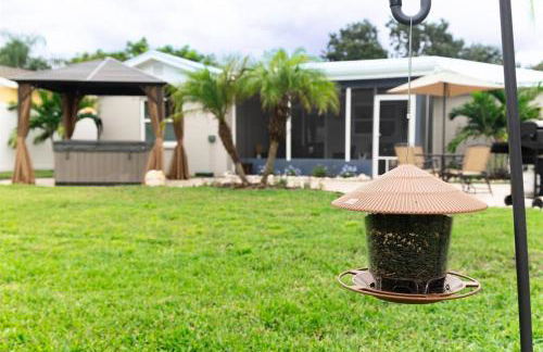 Tropical Backyard Paradise, Hot Tub, Fenced yard - Foto 25