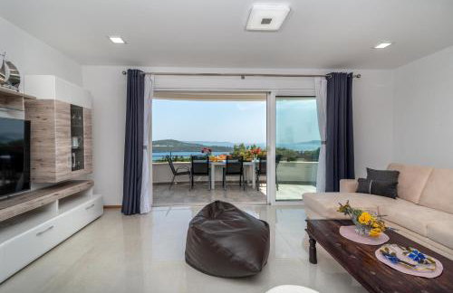 Villa Confido - Luxury 3BR Apartment with Private Pool near Trogir - Photo 9