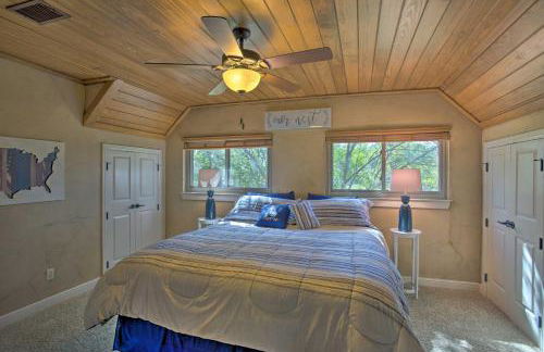 Lake Granbury Getaway! Family Home with Deck and Games - Foto 13