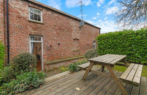 No. 6 - Wisteria Cottage - Pass the Keys - Photo 16