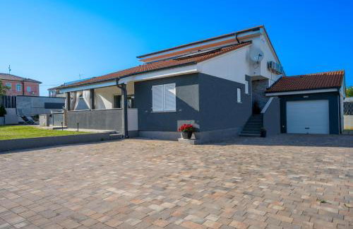 Villa Beauty with heated pool and jacuzzi - Photo 44