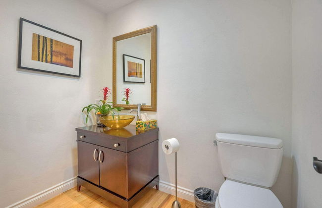 Serene Coastal Home Sleeps 8 1 Mile From Beach! - Foto 18