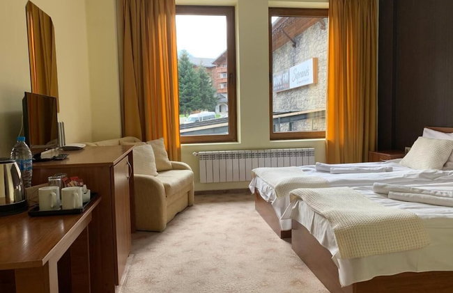 Room-granat Double Room 1- Next to Gondo - Photo 4