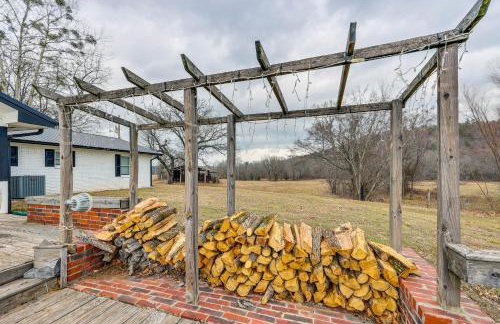 Deck and Views Spacious Lake House Escape - Foto 27