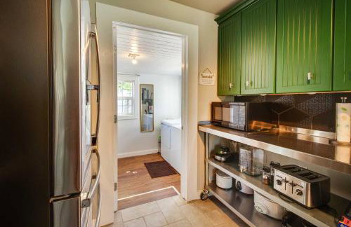 Charming Mountain Home Retreat Walk to Marina! - Foto 10