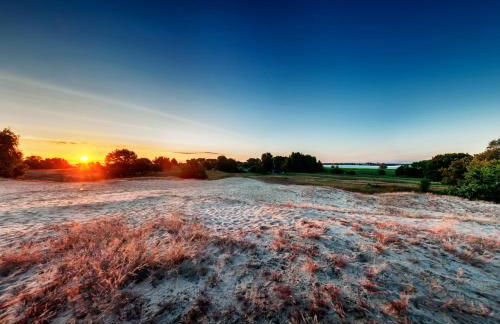 traumHaff Küstenchalets - einzigartige Chalets an der Ostsee. Ganz aus Lärchenholz mit Kamin und Sauna - Foto 56