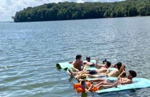 Inmerse in the Serenity of this Lakefront Cottage in Cadiz, Kentucky - Foto 43