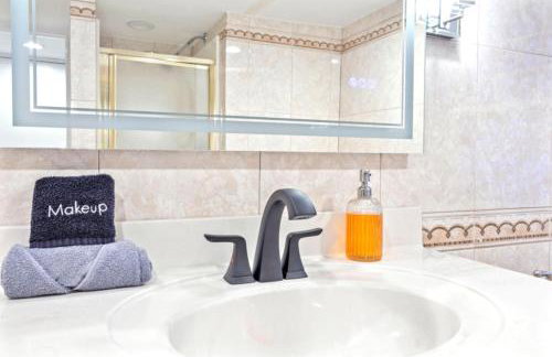 8BR 3BA Classic by Tropicana, Boardwalk, Beach - Foto 60