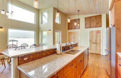 Lake Whatcom House with Private Hot Tub and Dock - Foto 9