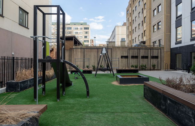 New 1BR Home with Balcony next to Railway Station - Foto 22