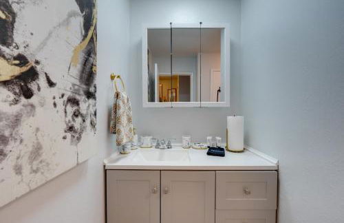 U-Med District Townhome with Private Yard and Grill - Photo 11