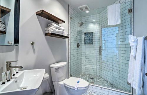 Quiet Avalon Getaway Villa with Ocean View and Balcony - Foto 15