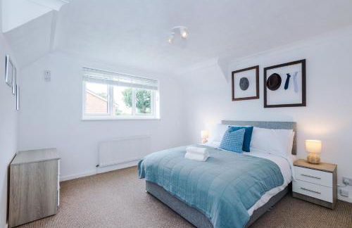 4BR Home for 8, Full Kitchen, Parking, WiFi in Northwich - Photo 58