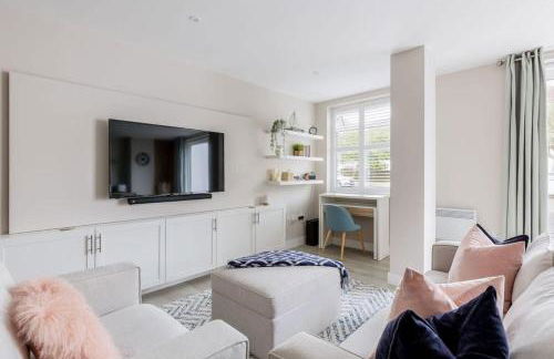 Modern 2bed Flat, Parking, Close to Beach & Shops - Photo 24