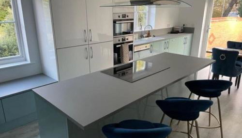 Large 5 Bedroom Family home with parking and WI-FI - Foto 2