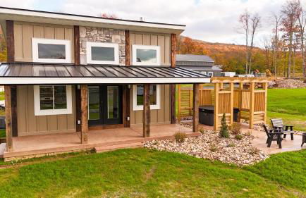 Cabin 7 (1-Bed, Modern-Luxury w. Hot Tub) - Photo 1