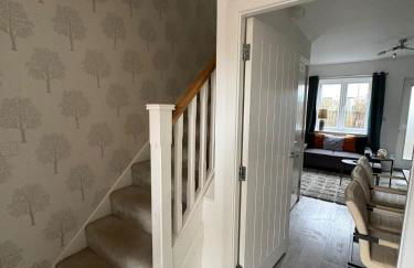 Spacious 4BR House with 2 Bathrooms and 1 WC ideal for Families, Professionals and Relocators near NEC, BHX, HS2 and JLR with Travel Cot, Pets Allowed and Free Parking - The Home Makers Hub - Foto 55