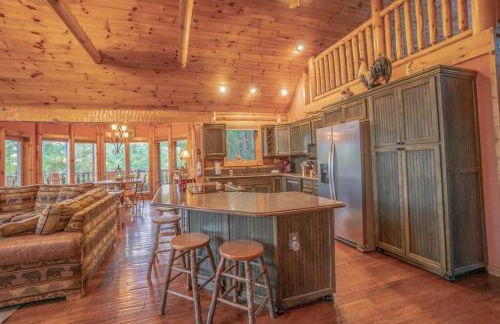 Smoke Rise Lodge · Lake Front, Luxury Cabin, Hot Tub, - Photo 15