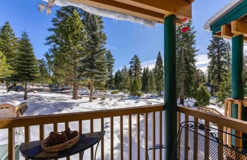 TahoeCozy with Pool Hot Tub and Near Northstar - Foto 7