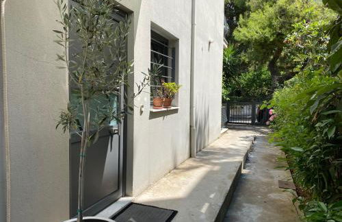 Small Gem Studio Athens, next to metro nomismatokopeio - Foto 17