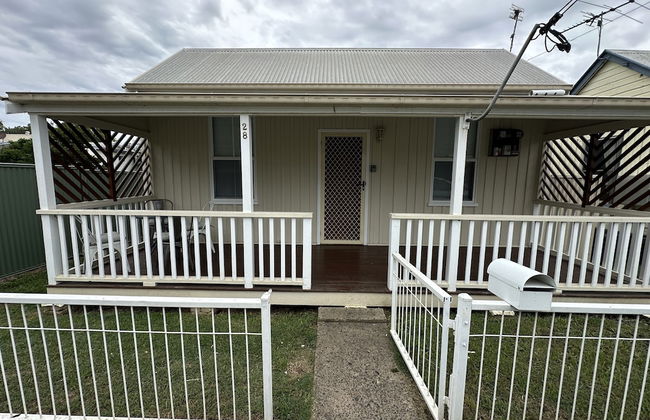 Charming 3 bedroom Cottage - Photo 1