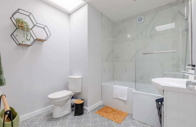 Newly Renovated 3BD Home, Islington! - Foto 31