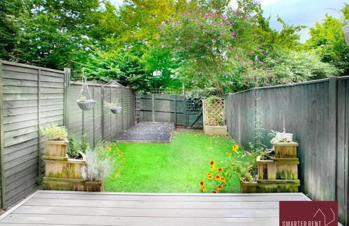 Woking 2 Bedroom House Parking Garden - Photo 14