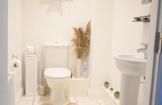 Luxury 2 Bedroom Northampton Townhouse with Balcony - Foto 9