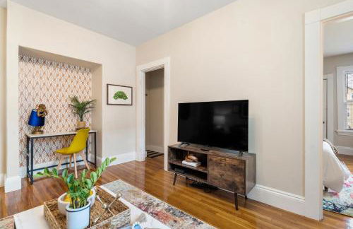 Downtown Beverly Minutes to Salem+Train w/Parking - Photo 4