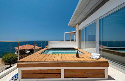 Luxury Seafront Villa with Rooftop Pool & Stunning Sea Views - Foto 34