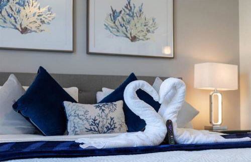 580 - Stunning Renovated Home with Large East Facing Pool Deck Overlooking Preservation Area and Games Room - Foto 21