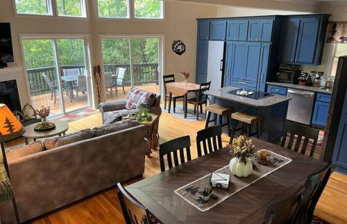 Helen, GA Bear Paw Haus 4 bdrm, sleeps 10, fire pit, pool table, on Golf course - Foto 12