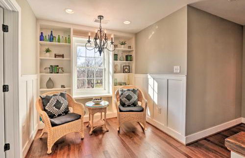 Morrisonville Manor with Fire Pit and Hot Tub! - Foto 13