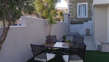 Angelouda's House - Traditional Stone 2 BR Home in Karystos Center - Foto 2, Garden, Garden view