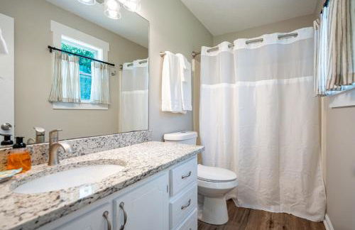 Disconnect From The City In This Outdoorsy Getaway - Foto 29