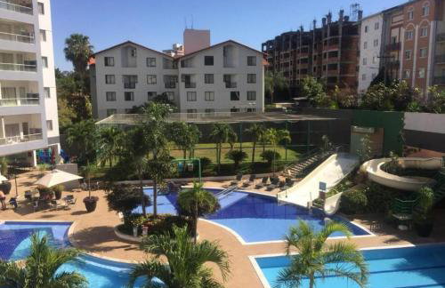 Flat Familiar a 400 metros do Hot Park com Piscinas e Conforto - Foto 2