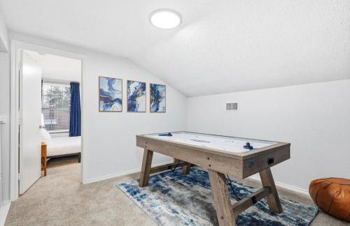 Luxury Living w Backyard Pool Oasis 5BD 3BA - Foto 33