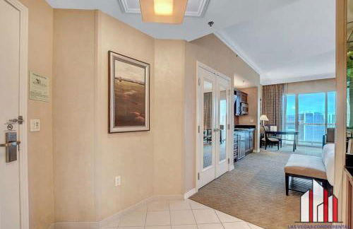 MGM Signature-32-607 F1 Track & Strip View Balcony - Foto 35