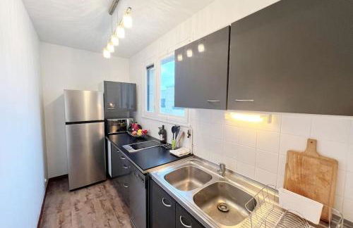 Sunny Flat, parking & RER C and H - Foto 17