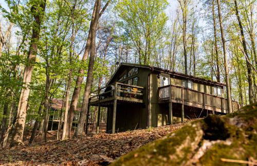 2-bedroom cabin, with a Fireplace, PS5, BBQ, fitness room, and a private hot tub - Foto 13