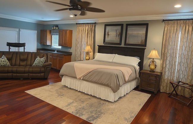 Luxury Lakefront 4br: Jacuzzi, Game Room & Wi-fi - Foto 1